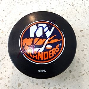 New York Islanders Mike Peca Sighned Autographed NHL Hockey Puck w COA